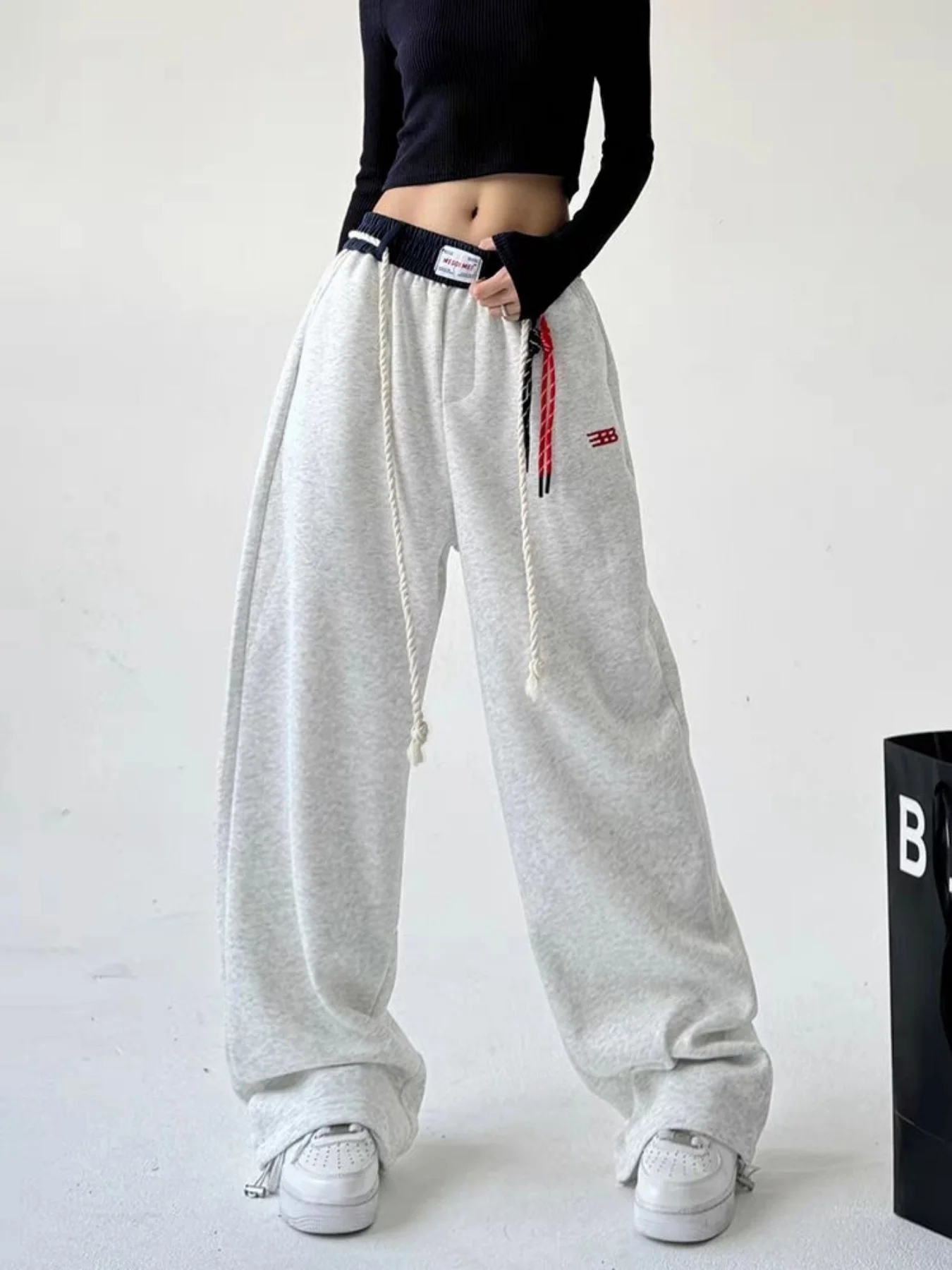 女性用のトレンディなカラーブロックの伸縮性ウエストスウェットパンツ、春、秋、夏用の新しいゆったりとしたドレープワイドレッグストレートパンツ、ティーンエイジャー向けのY2Kスタイル、多用途の刺繍入りジョガーカジュアルスポーツパンツ