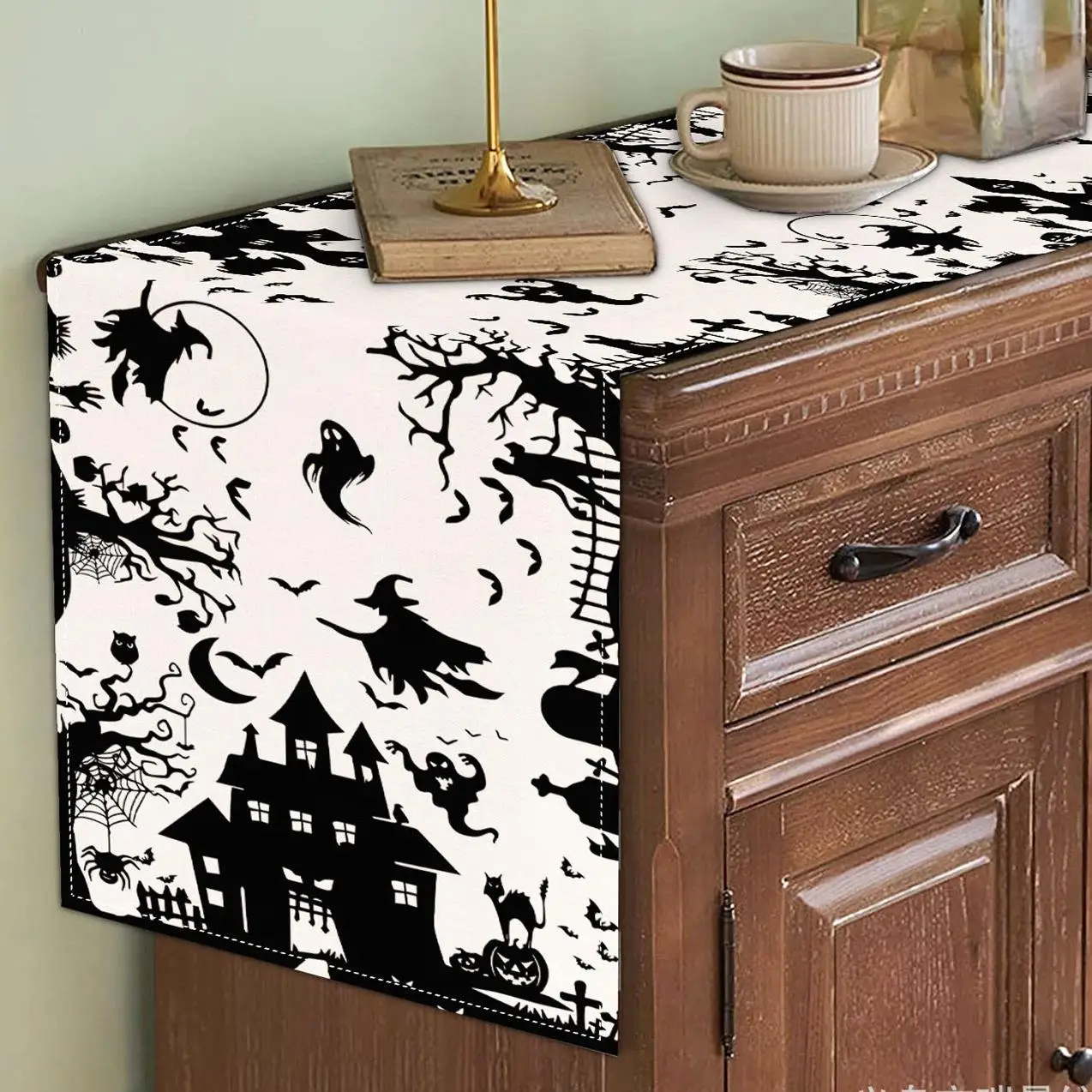 1pcs New Fashion Halloween Decoration Table Runner Classic Skull Pumpkin Bat Pattern Tablecloth For Home Kitchen Party Decor