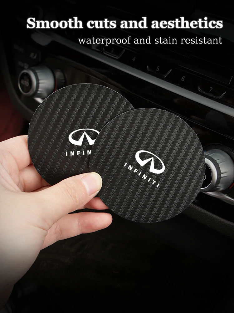 2 Stück Auto-Kohlefaser-Leder-Getränkeuntersetzer, geräuschdämpfende Matten für Infiniti Q50 FX35 Q30 G37 Q70 QX70 G35 Q60 QX50 QX60 QX80 QX30 – Detail 1