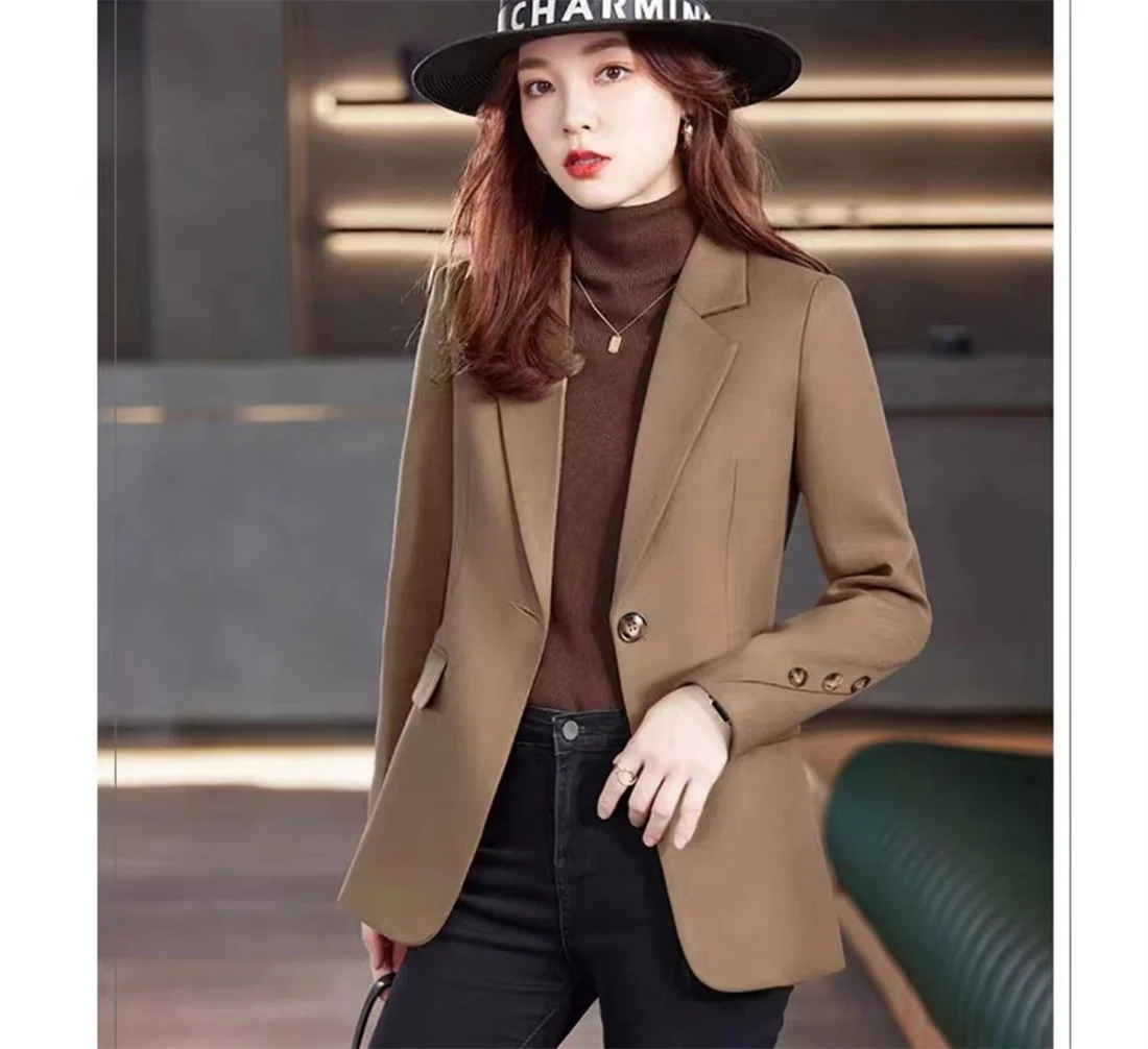 Giacca da donna in primavera e autunno 2025, nuovo stile di fascia alta. Piccolo abito da donna alla moda dal design casual, abito di nicchia
