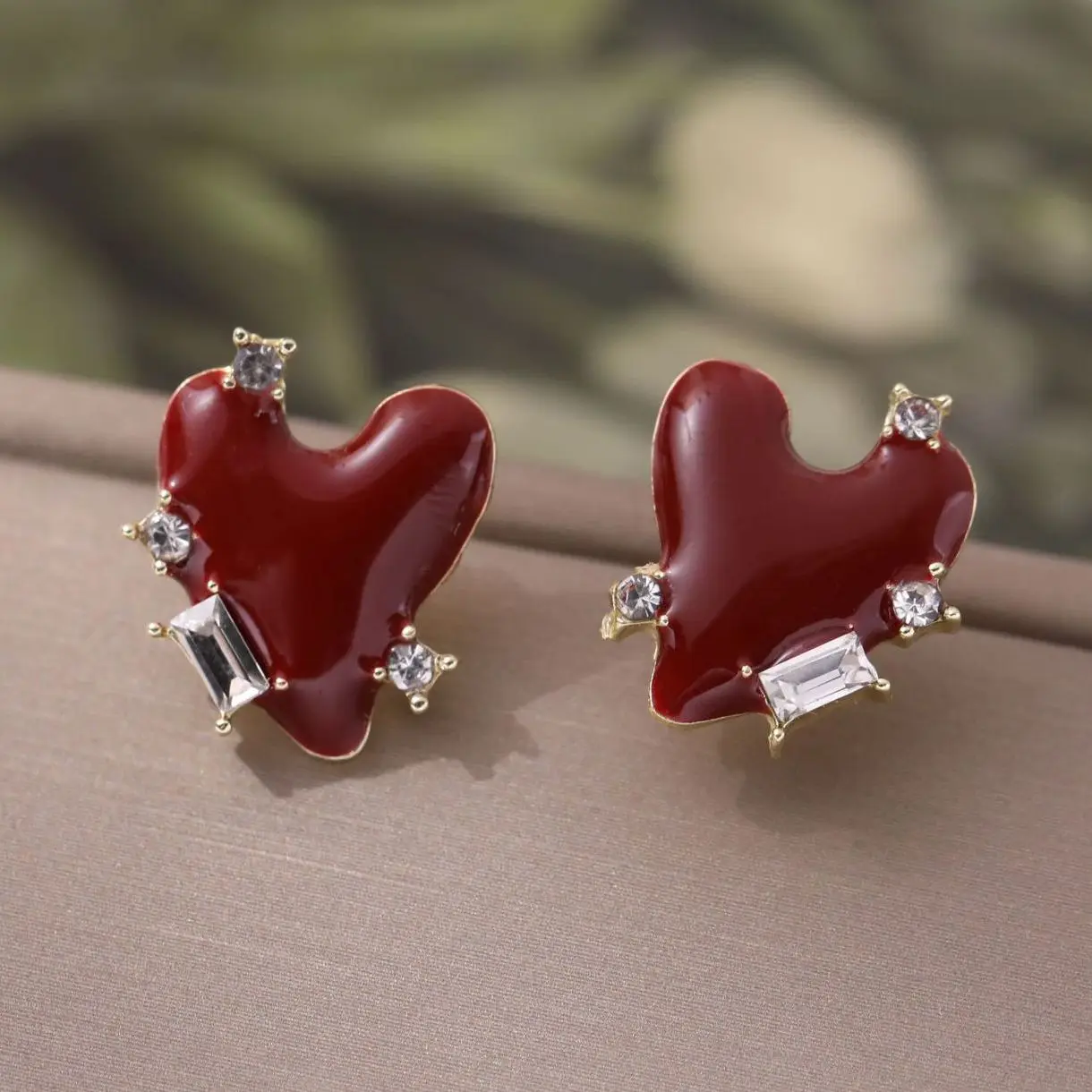 Sexy Red Heart Stud Earrings for Women Party Vintage Enamel Oil Crystal Irregular Love Earrings Trendy Statement Jewelry Brincos