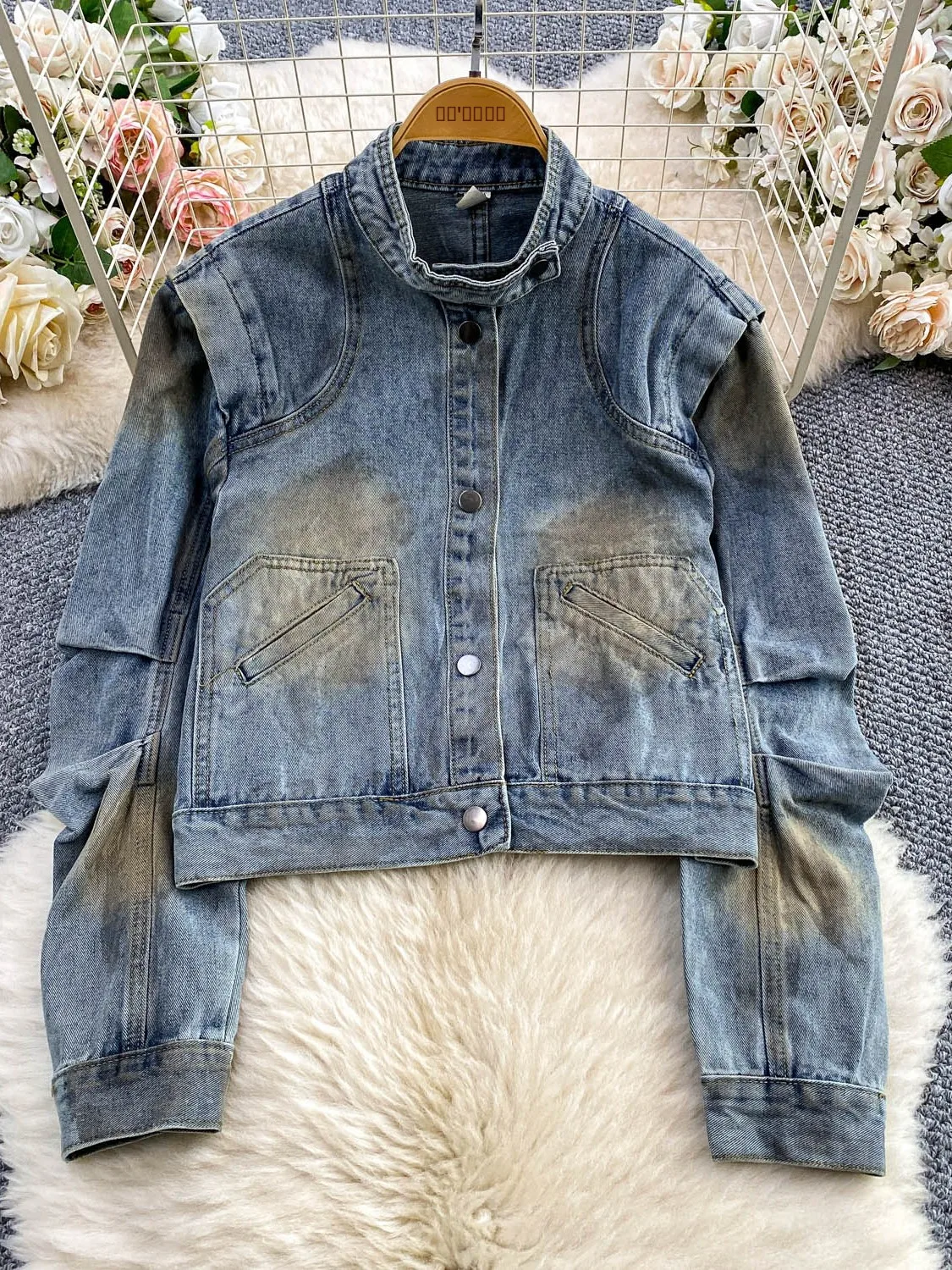 

Retro American Distred adient Long Sve Stand Collar Denim Jaet Women's Autumn Design Pleated Slimming Top