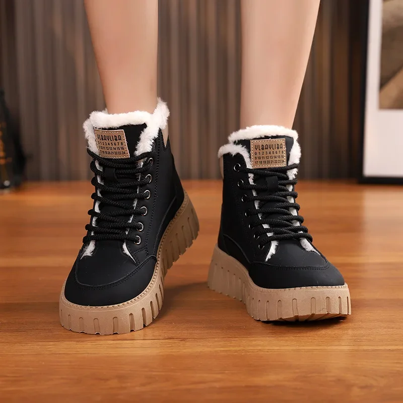 2024 Winter New High Top Plus Fleece Boots Women's Platform Casual Warm Boots Wygodne sznurowane buty śniegowe Obuwie damskie