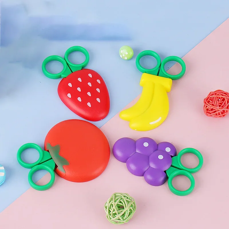 1 Pcs Cartoon Fruit Magnetic Tiny Scissors Child Manual Safety Paper Scissors Cute Strawberry Student Stationery
