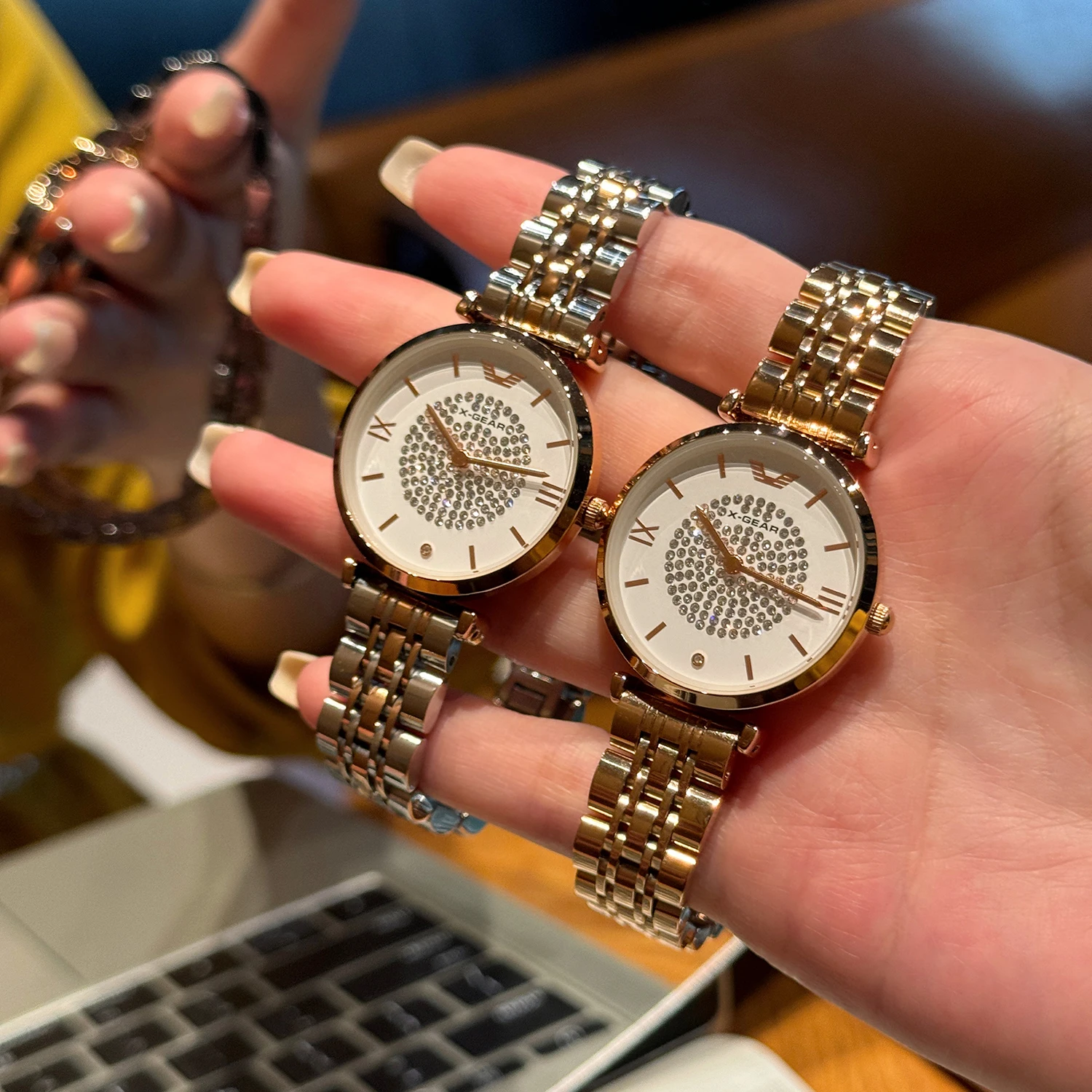 ساعات الزوجين الجديدة – حزام من الفولاذ المقاوم للصدأ، هدية أنيقة من الكوارتز التناظرية له ولها