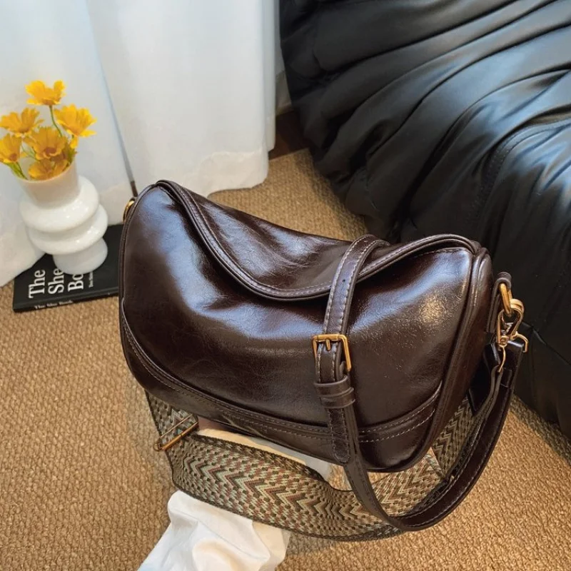 

Elegant Leather Vintage Clutch Mini Bag For Women With Minimalist Solid Color And Business Style