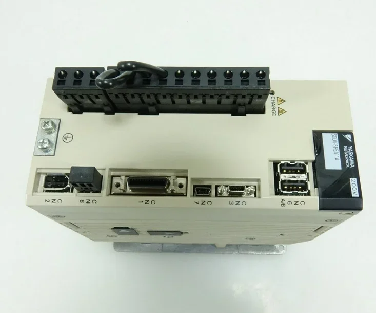

SGDV-5R5A11A Недорогой новый и оригинальный контроллер двигателя постоянного тока ШИМ yaskawa Прямой драйвер
