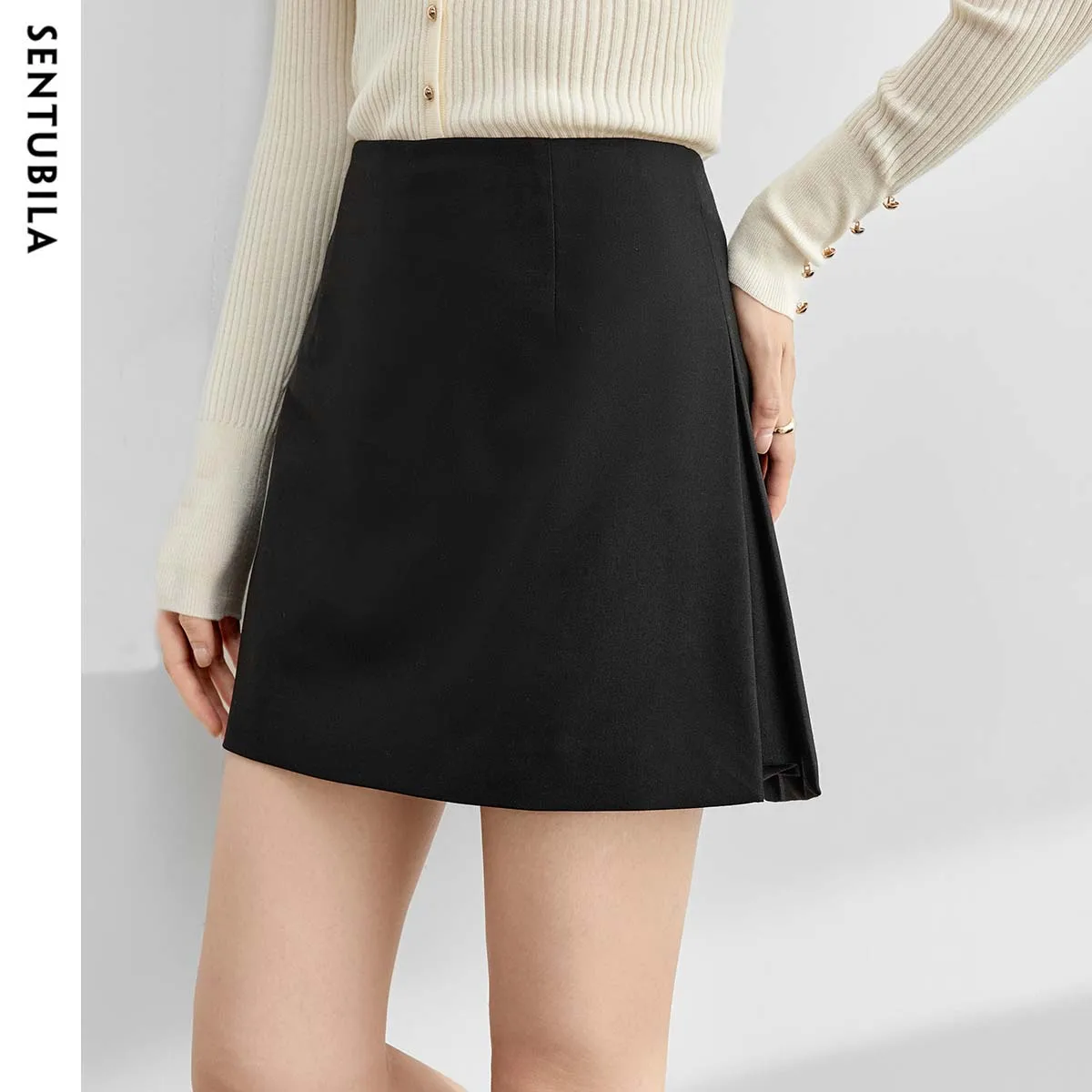 SENTUBILA Women Black Shorts Skirts 2025 Summer Fashion Commute A-Line Twill Side Slit Elegant Sexy Dating Shorts 151K57967