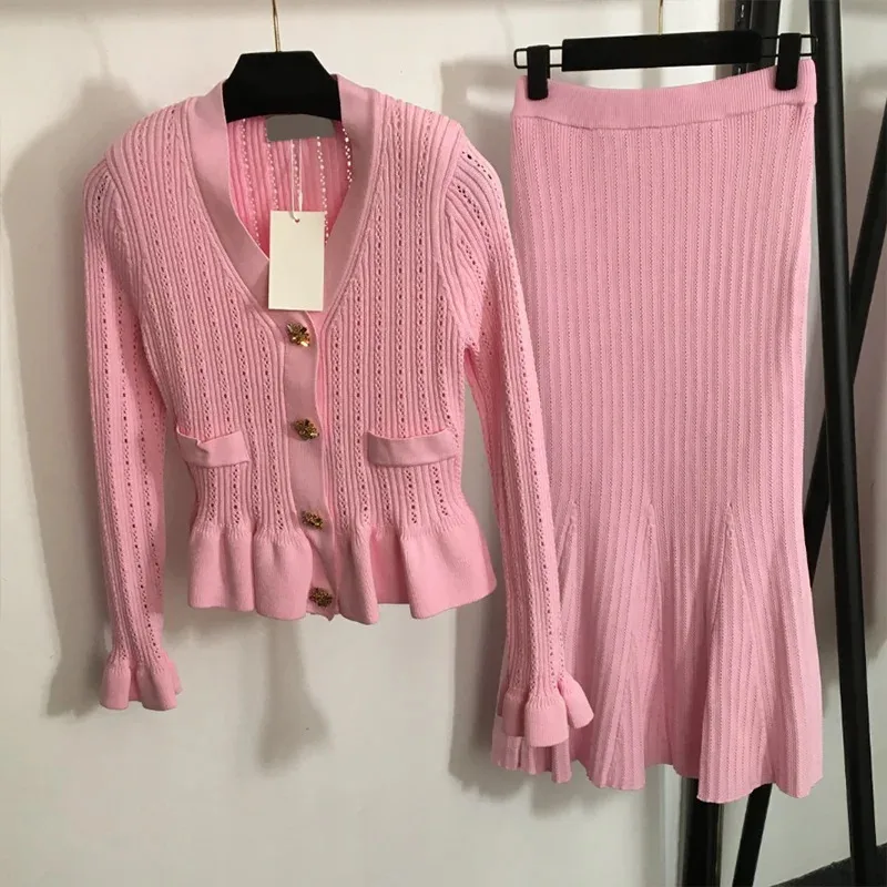 

Новый женский комплект, расшитый бриллиантами, инкрустированный цветочным пуговицей, роговой кардиган с длинными рукавами и v-образным вырезом, полуюбка с рыбьим хвостом, 20253468