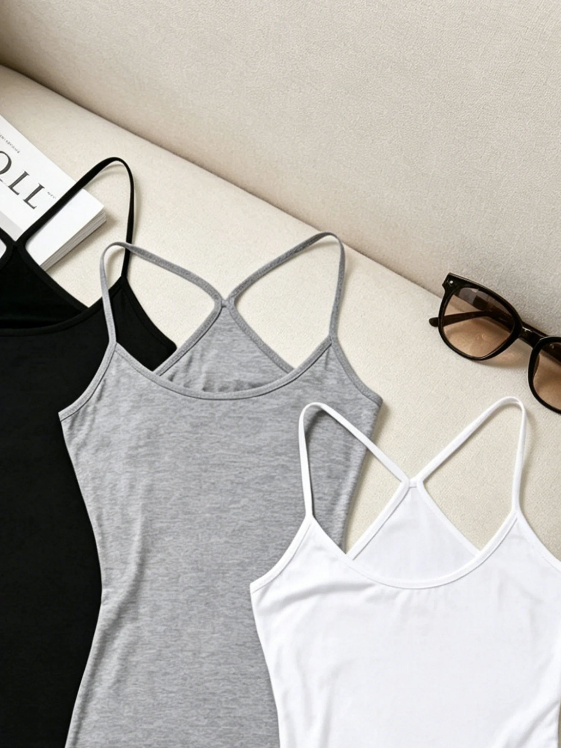 3er-Pack Damen-Tanktops mit U-Ausschnitt und Y-Rücken, Spaghettiträgern, einfarbig, schmal geschnitten, Basic-Tanktop für den Innenbereich, Alltagsoutfit, Freizeitkleidung – Detail 2