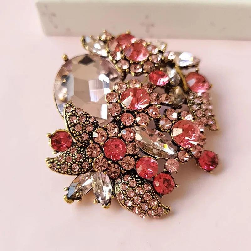 SKEDS Luxury Exquisite Women Girls Full Crystal Flower Brooches Badges Gorgeous Rhinestone High Quality Lady Pins Corsages