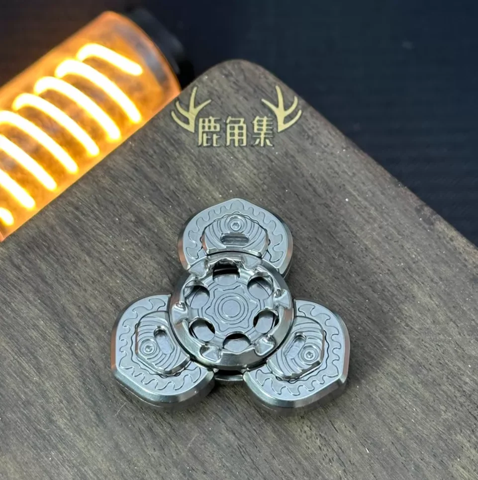 ของเล่นหมุนคลายเครียด EDC YOLO Manibao ไทเทเนียม