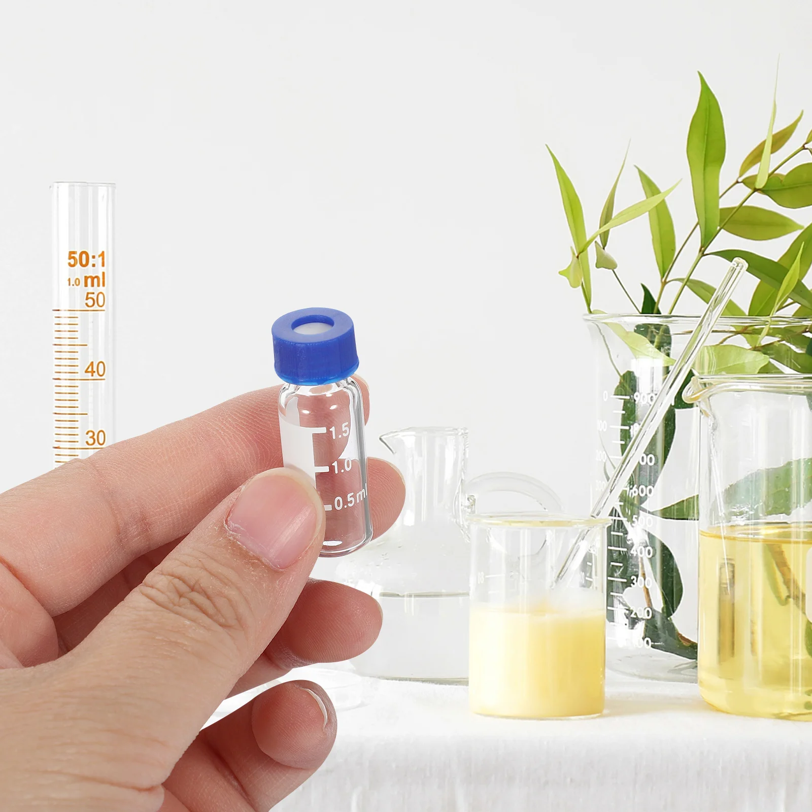 100Pcs 2Ml Small Glass Vials with Caps Clear Empty Vials for Sample Storage Resistant to Light and Leakage Flat Bottom Design