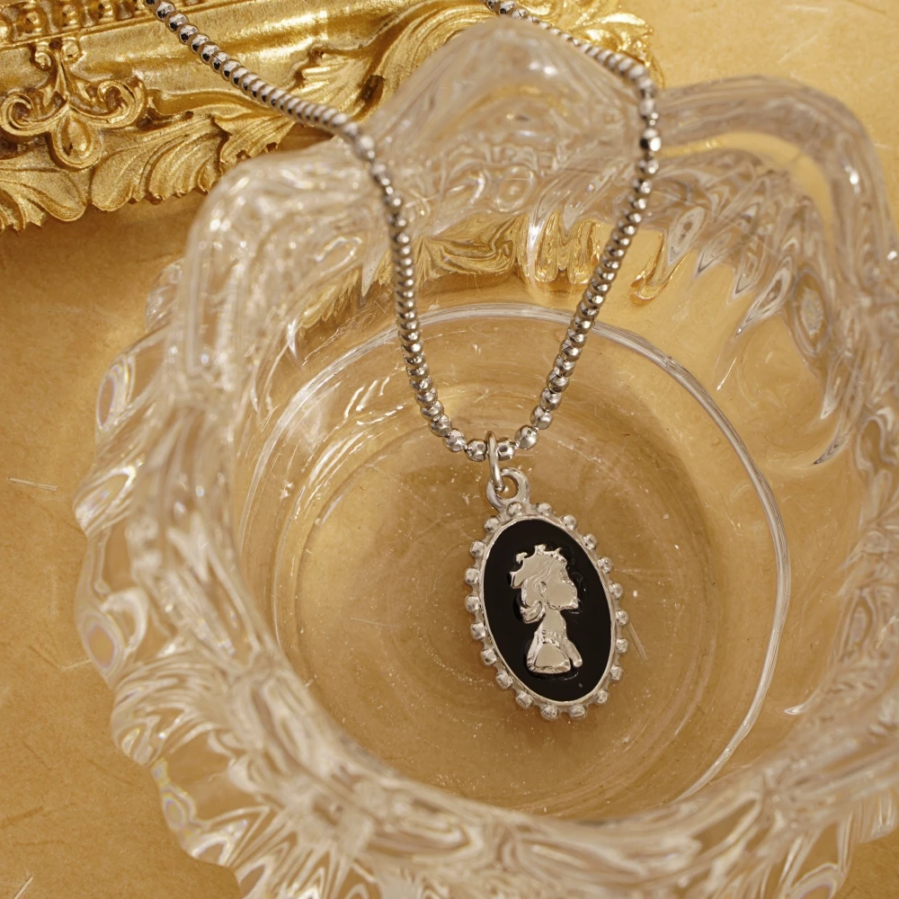 Stainless Steel Europe And America Minimalism Fashion Ellipse Queen's Portrait Pendant Necklace Jewelry Gift For Women