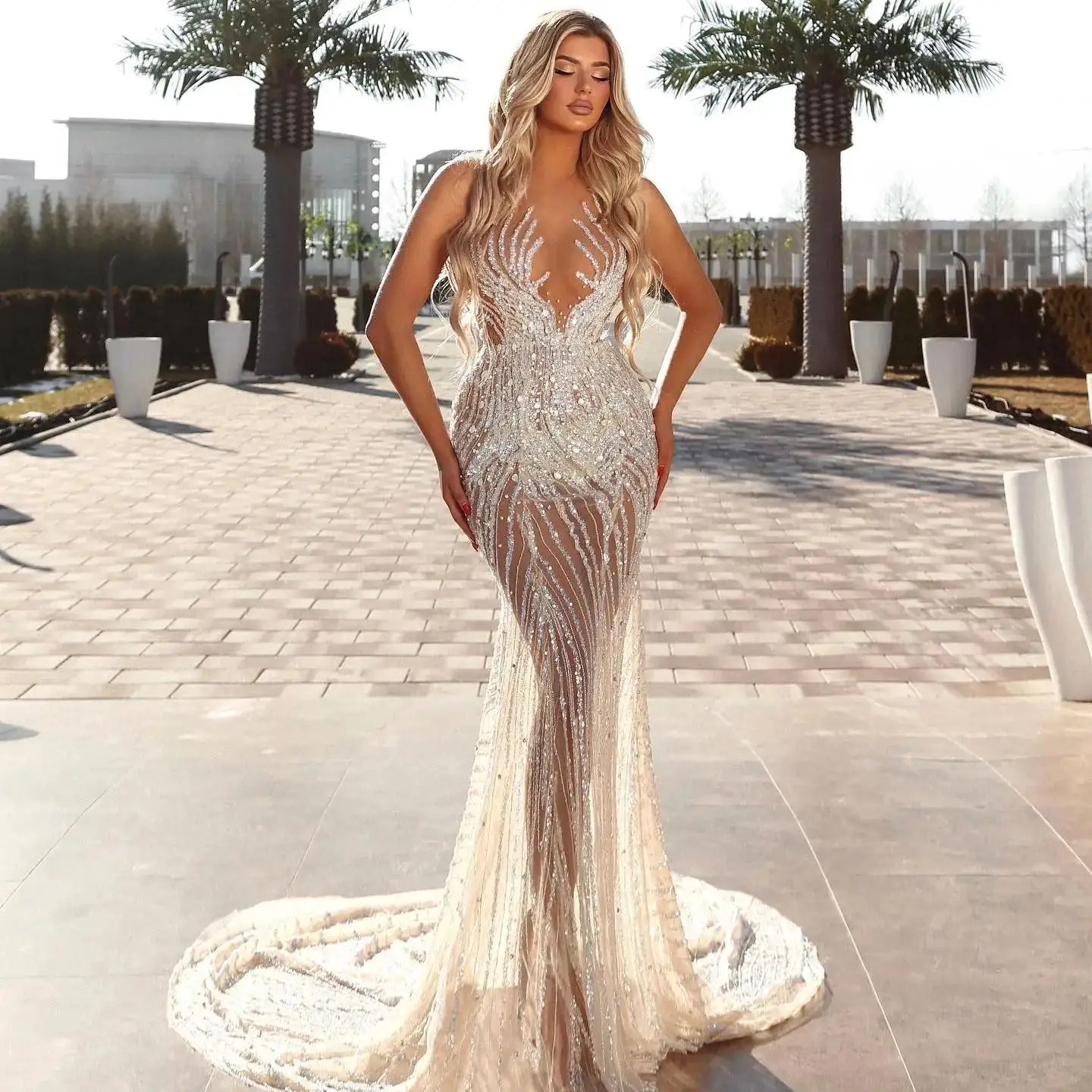 Abiti da sposa a sirena glamour Illusion paillettes perline senza maniche Backless Court Gown Zipper Bridal custom Robe De Mariée