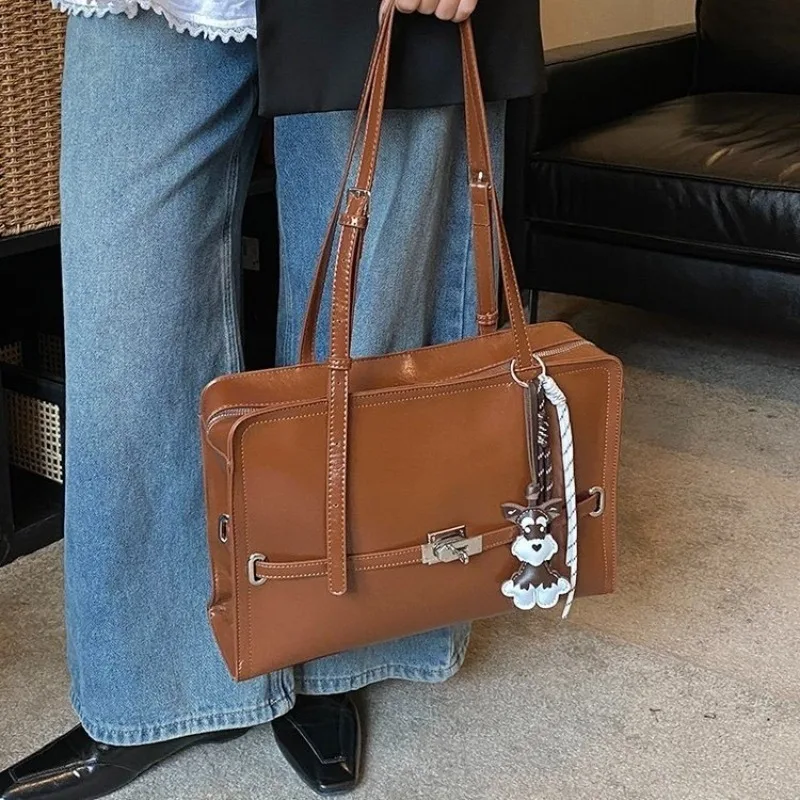 

Стильная женская сумка нейтрального цвета, легко сочетается с одеждой, для офиса, повседневного использования, свиданий, сумка для подгузников