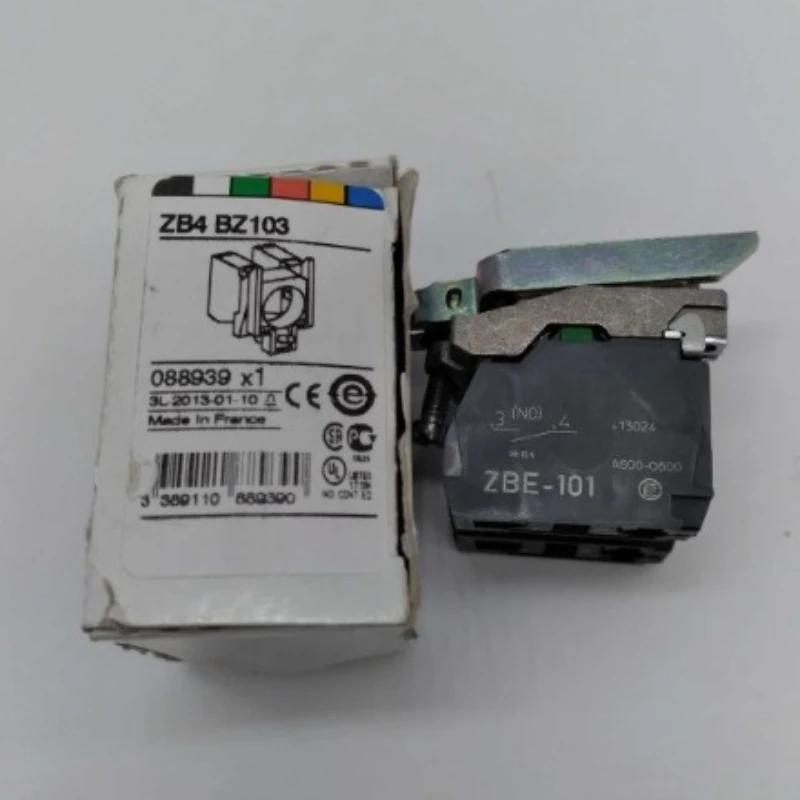 

Brand New Original ZB4BZ103 Key switch selector, metal, black, Ø22, key n°455, 3 positions, stay put, Fast Delivery