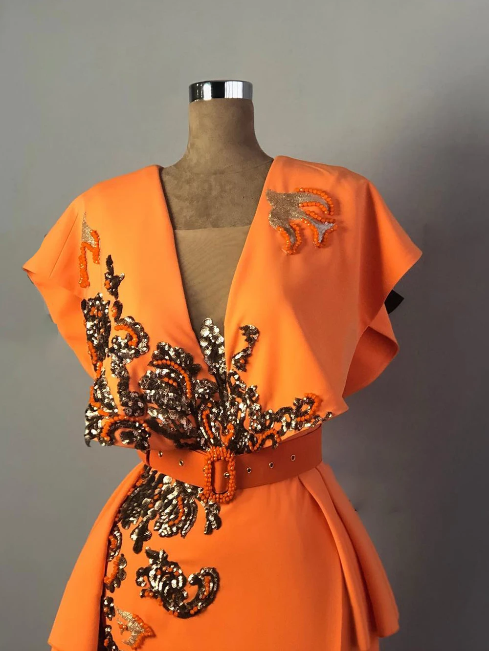 Gold Elegant Women Evening Dress 2023 Cap Sleeves V Neck Sheath Formal Dresses Orange Slit Sequins Tea Length Party Gown