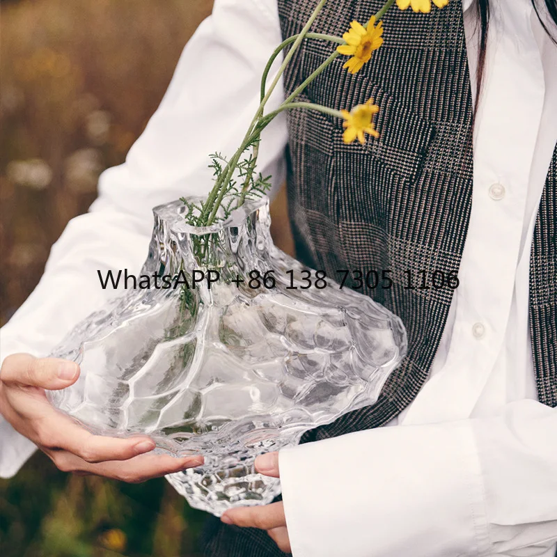 

High-end crystal glass vase light luxury living room transparent TV cabinet with vase pendulum