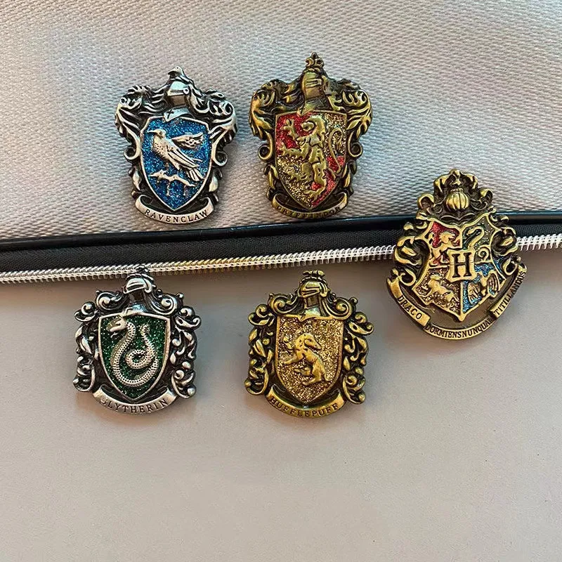 European and American Magic School Badges, Lapels, Pins, Chest Badges, Hats, Scarves, Clothing Accessories, Wholesale