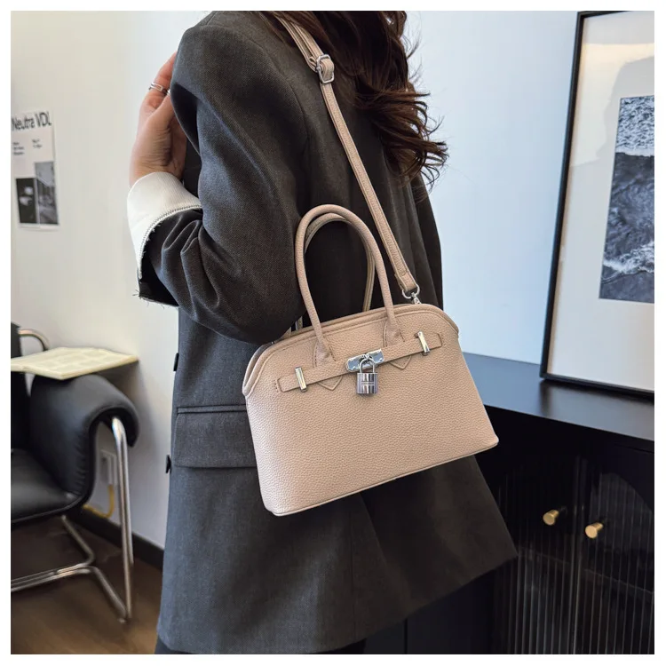 

Korean Style Fashionable Women's Shell Bag - Minimalist Commuter Shoulder Crossbody, Lightweight & Textured