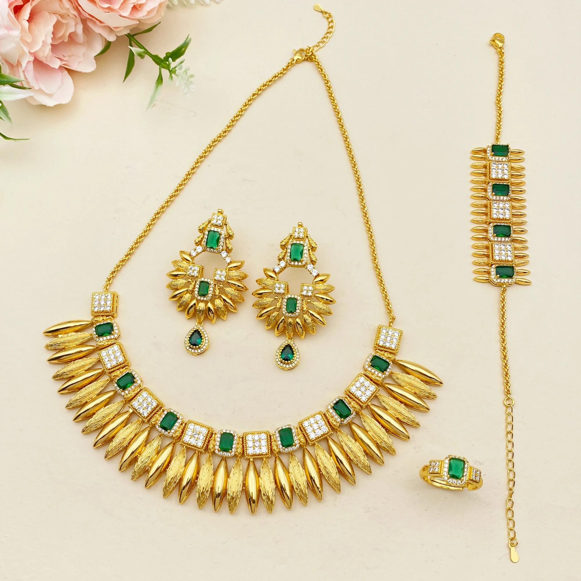

Flora Party Evening Women's 4Pcs Set Gold Plated Zircon Jewelry Necklace Earrings Bracelet Ring Luxurious Fashion Gift