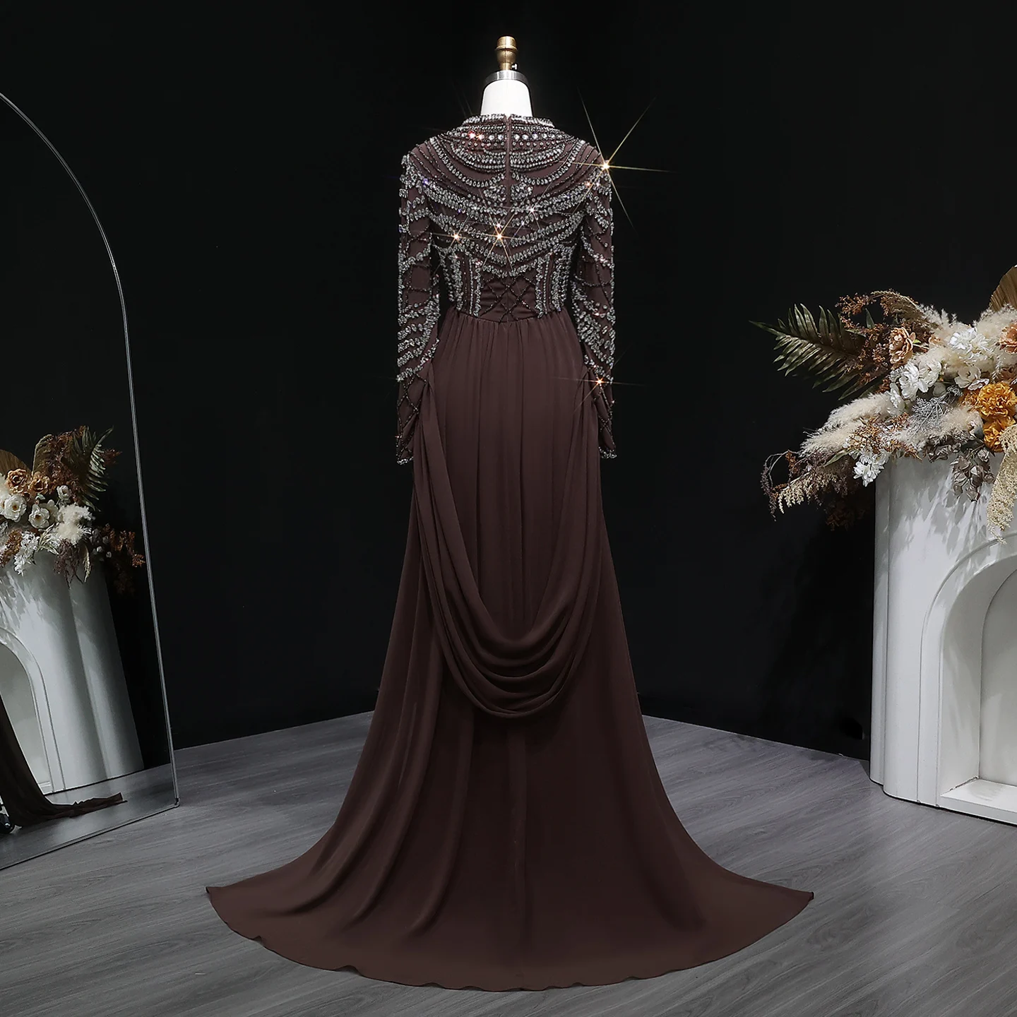 Sharon Said Luxuriöses Abendkleid aus schwerem Kristallbraunem Chiffon mit langen Ärmeln und geraffter Taille, Partykleid für Damen SS402, maßgeschneidert – Detail 12
