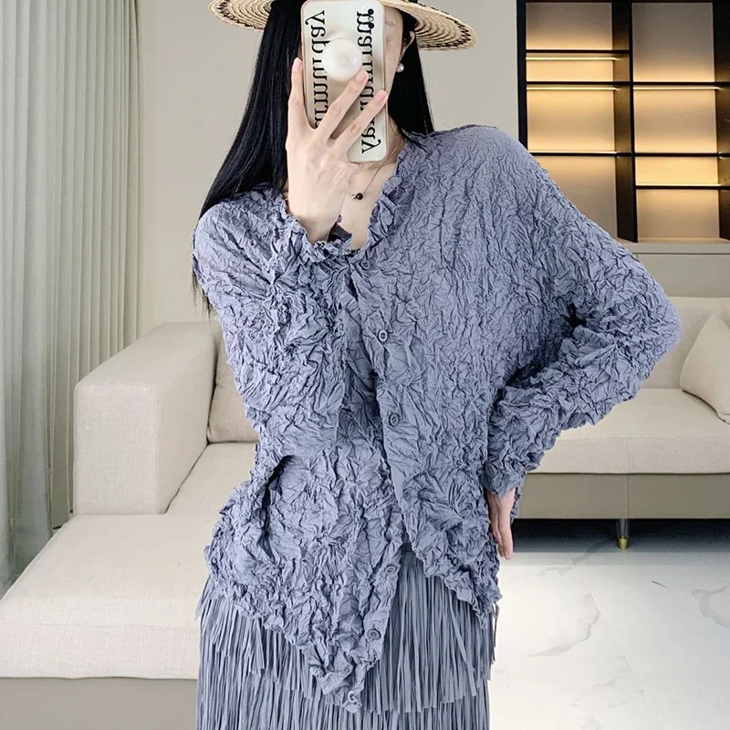 مطوي المرأة قميص 2025 الخريف منتج جديد بلون طويل الأكمام واحدة الصدر تصميم أنيق وفريد من نوعه معطف فوقي الإناث