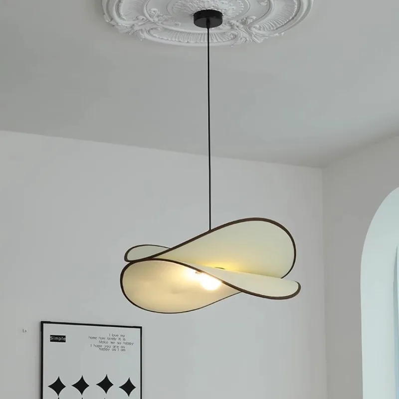 

French medieval, living room, bedroom, dining room, study, potato chip chandelier, Nanyang retro wind fabric lamp