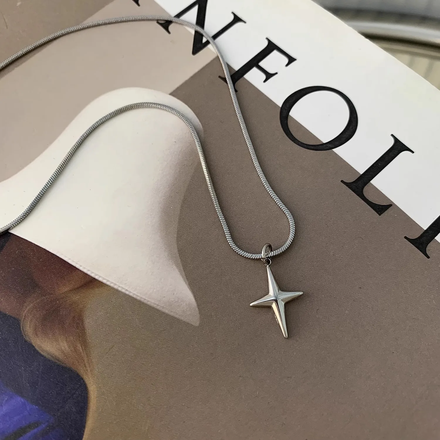 New Simple Design Metallic Luster Star Pendant Frosted Beads Necklace for Women Trendy Charm Clavicle Chain Party Jewelry Gift
