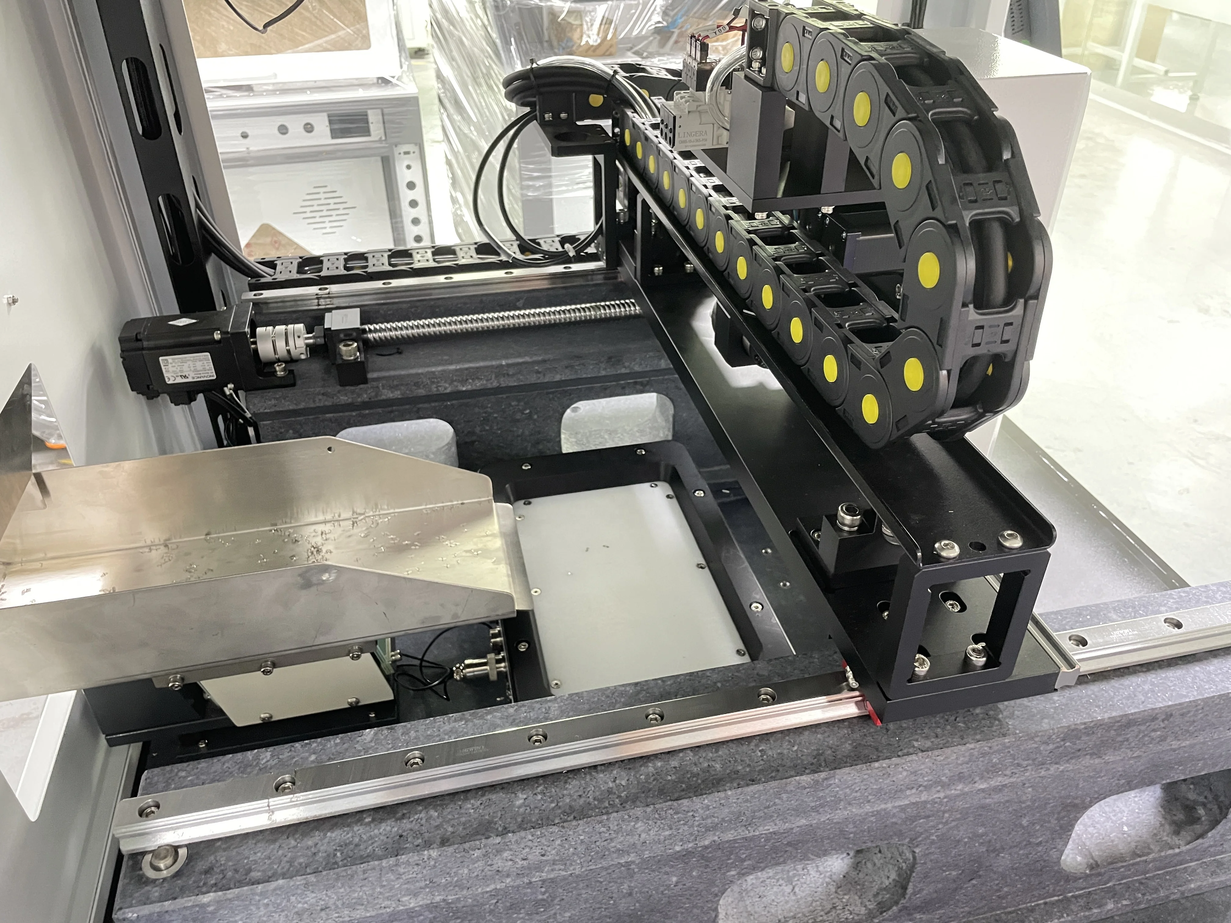 A small modular gantry rob ot with a vision system for sorting and placing miniature parts in a flexible feeding system