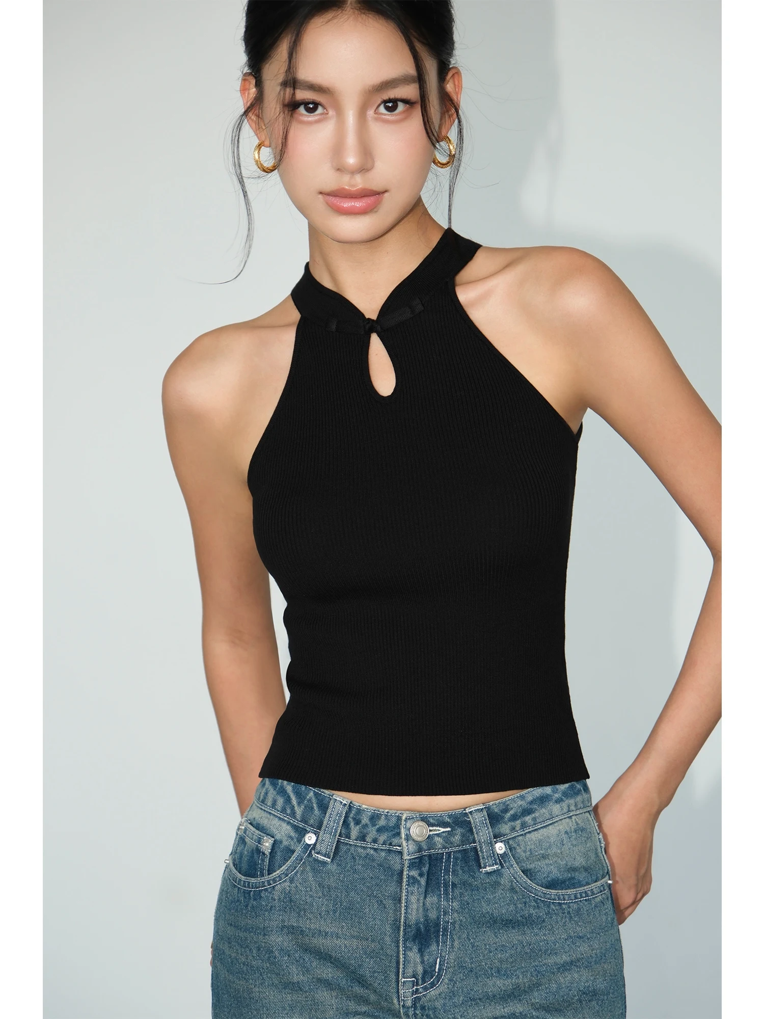 

New Chinese Style Hanging Neck Camisole Vest with Women's Design Sense, Waist Cinched Black Sleeveless Tencel Top