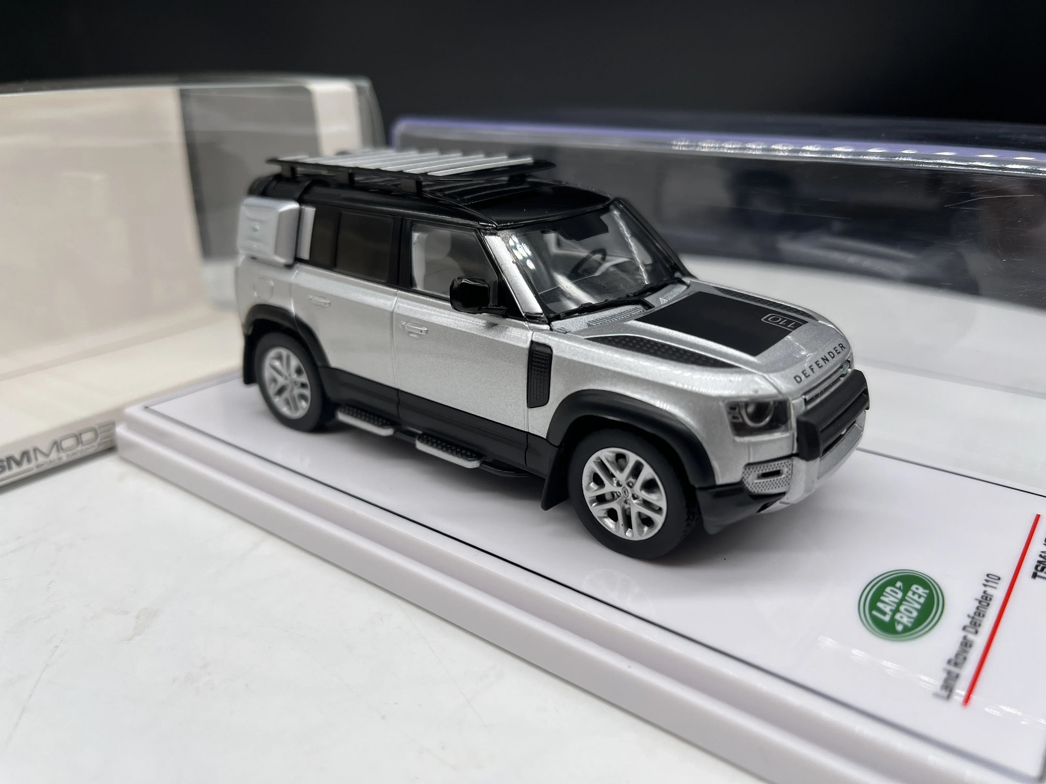 

Diecast 1/43 Scale Land Rover Defender 110 SUV Alloy Auto Off-road Vehicle Model Collectible Toy Gift Souvenir Display Ornaments