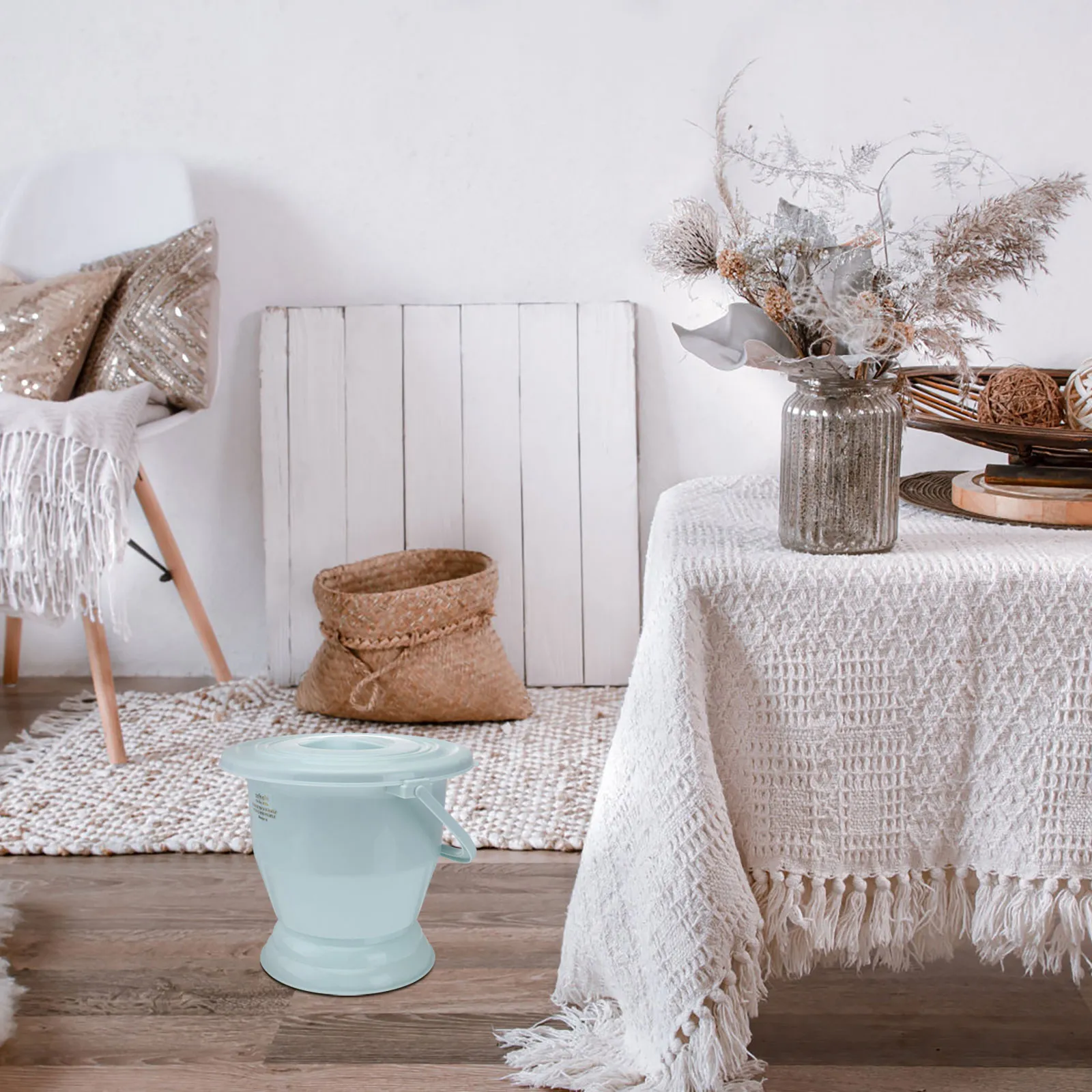 

1Pcs Plastic Household Bedpan Spittoon Handheld Buckle Lid Lock Portable Night Urine Pot Adult Convenient Chamber Pot