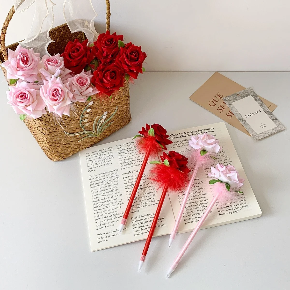

1PC Romantic Valentine's Day Rose Desk Decoration Rollerball Pen High Aesthetic Feather Ballpoint Pen for Students Creative Writ