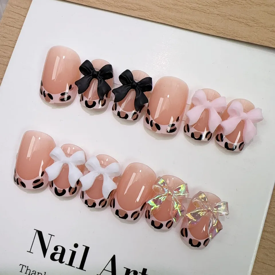 24/96 piezas de uñas postizas nude con estampado de leopardo y moño francés, cortas redondas cuadradas, uñas de presión Y2K lindas con moño de leopardo, puntas acrílicas 4