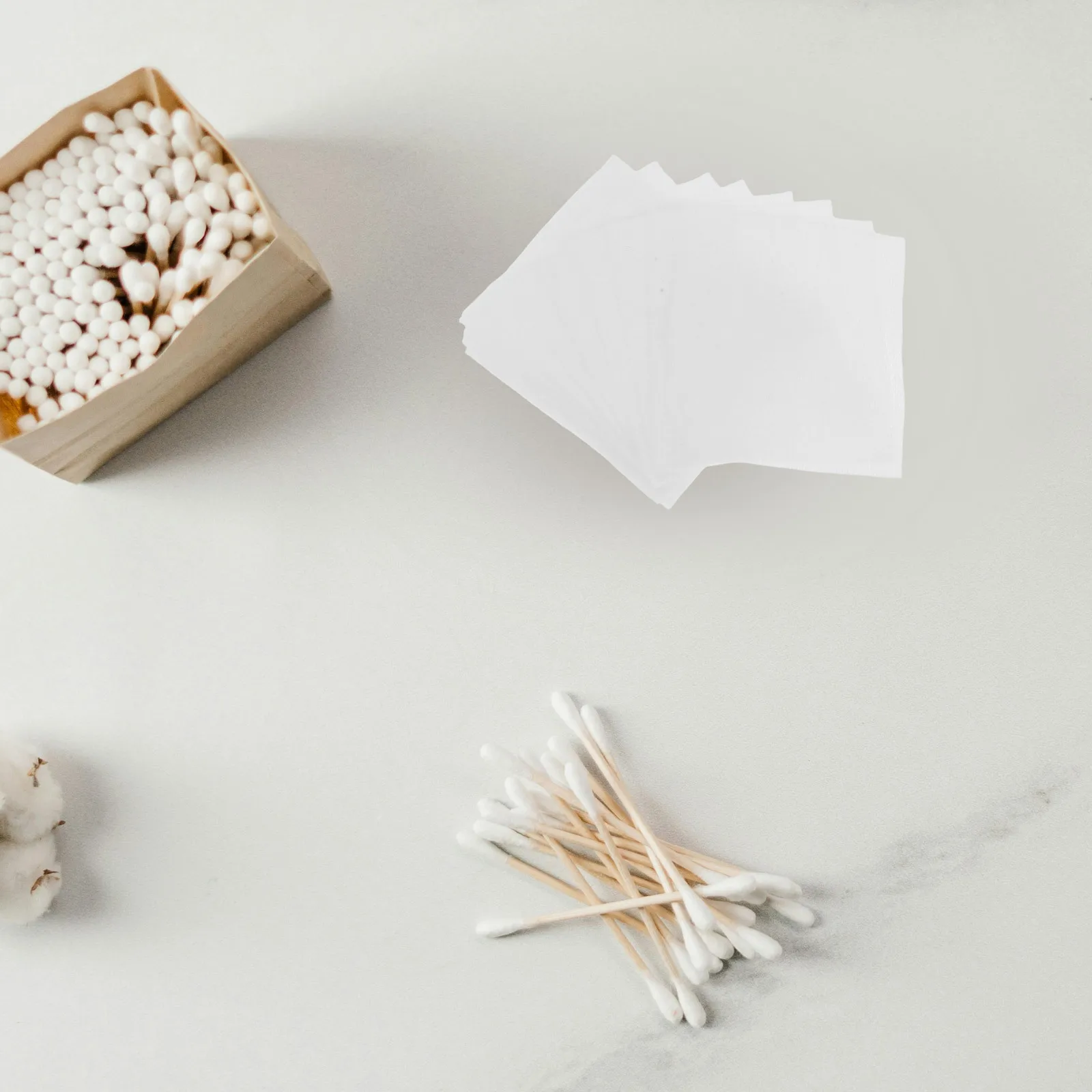 25 قطعة ماكياج إزالة منصات الوجه غير المنسوجة النسيج لطيف مناديل تنظيف الاستخدام اليومي حجم السفر منصات تقشير الوجه ماكياج