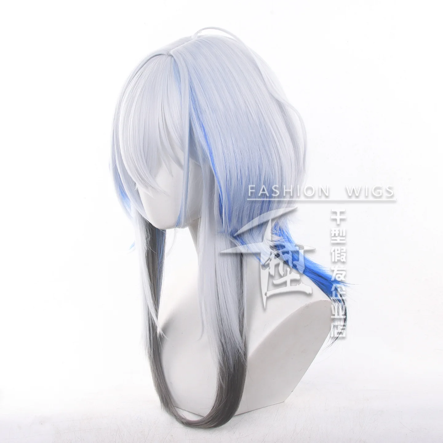 Gabrielina's cosplay wig is a layered gradient costume prop for the comic exhibition, a high-temperature silk wig