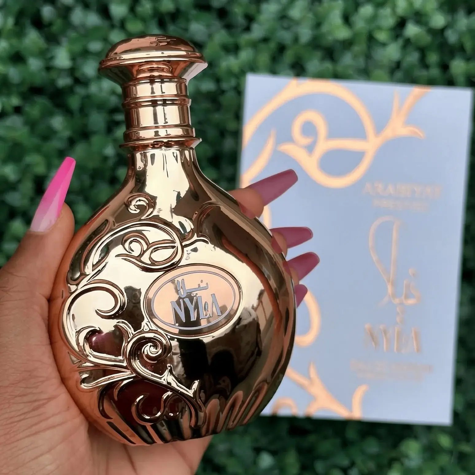 

Arabiyat Prestige Nyla Vani-Elle Eau de Parfum 2.7 Fl Oz - Роскошный насыщенный арабский аромат, идеально подходит для ежедневного использования и любых случаев