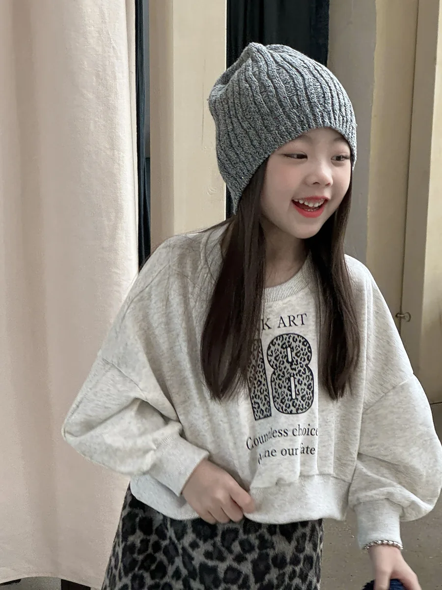 بلوزة قصيرة بأحرف ريترو للفتيات الصغيرات ملابس الفتيات الكورية ذات القلنسوة الرقمية الفضفاضة