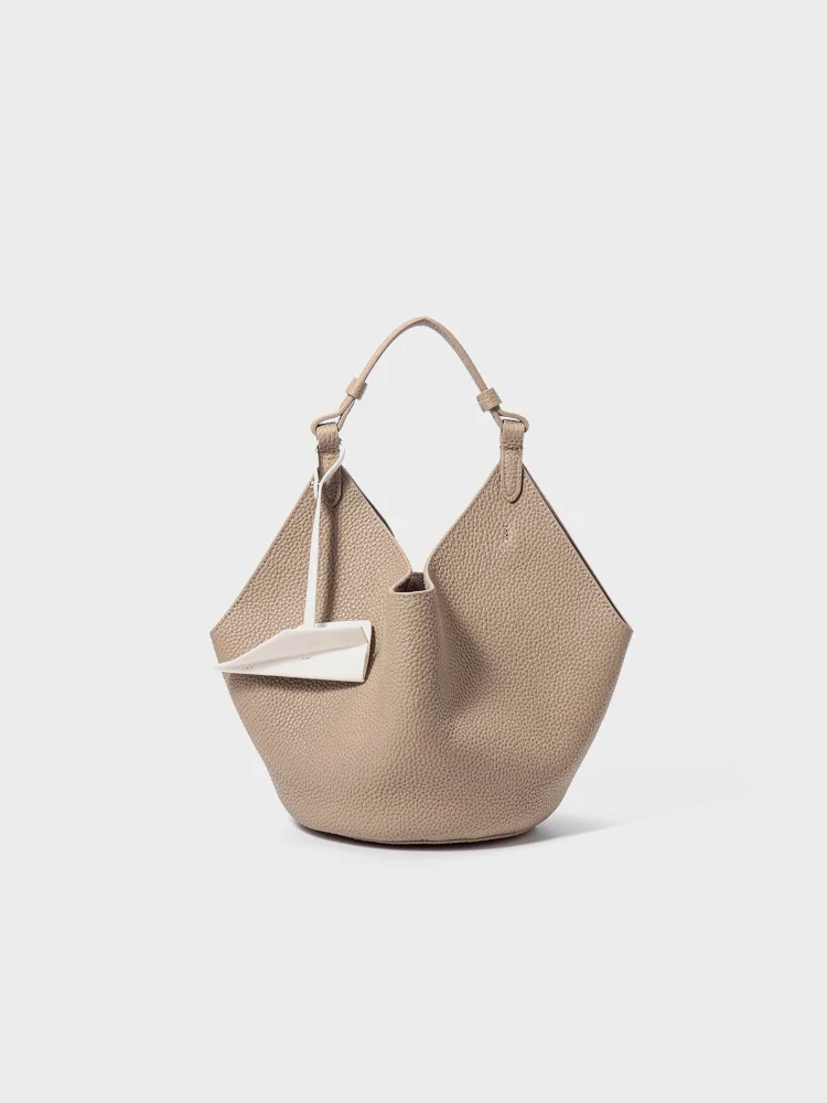 

2025 Large Capacity Head Layer Cowhide Bucket Bag Women Genuine Leather Handbag String Close Travel Bags Versatile Shoulder Bags