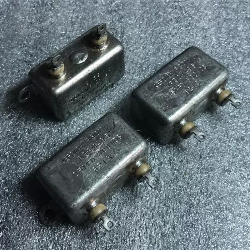 

Антикварный американский AEROVOX поколение 0,05 мкФ, 0,047 мкФ, 600 В, медный корпус, соединительный масляный конденсатор, погружной конденсатор