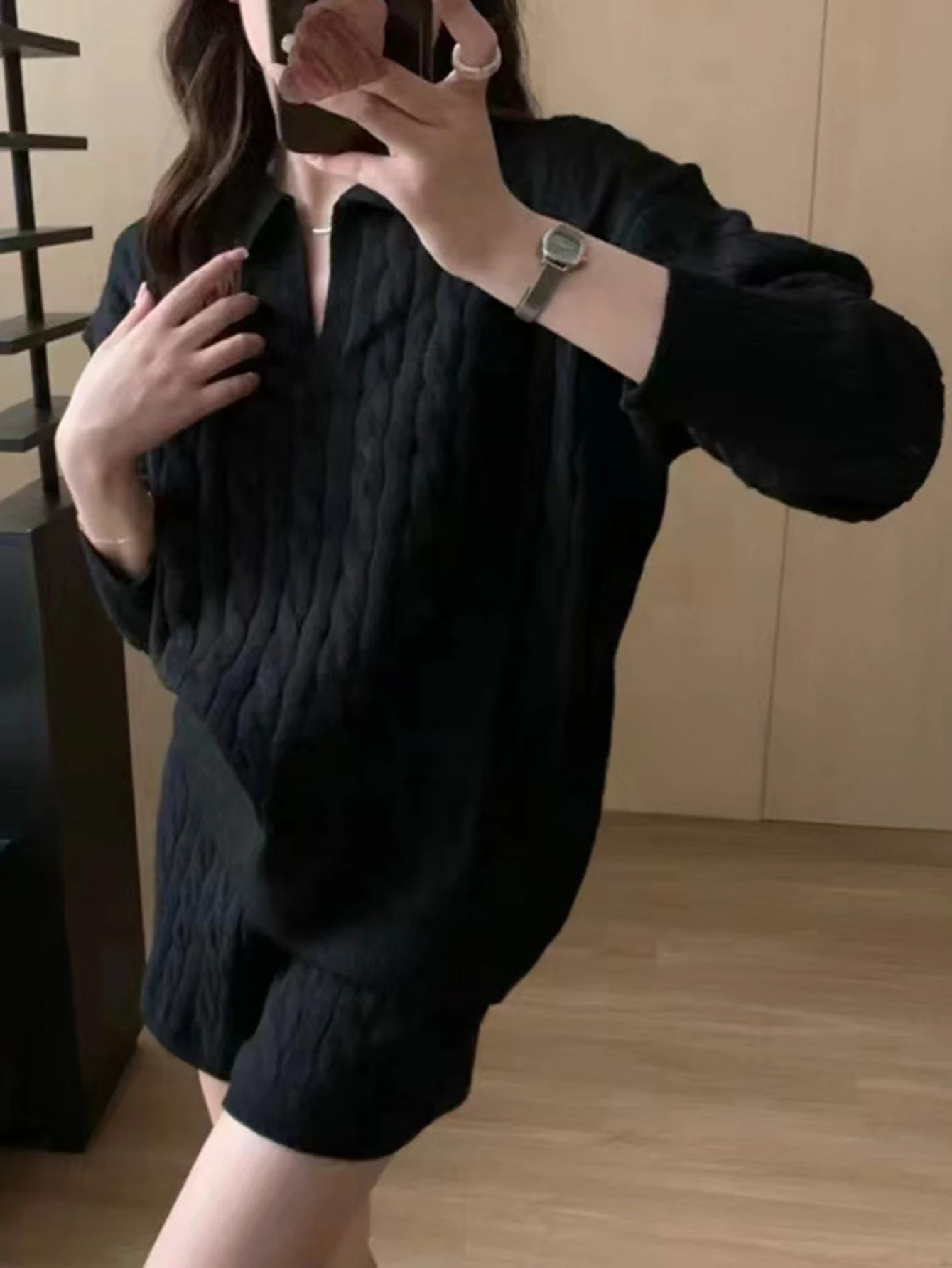 

Повседневный модный комплект без украшения. Удобный женский костюм в стиле отдыха.