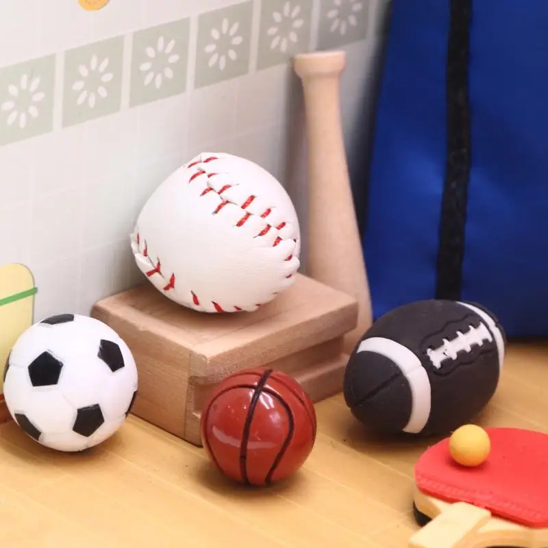 Juego de pelota en miniatura para casa de muñecas, equipo deportivo, Mini simulación de baloncesto, fútbol, Rugby, cuerda para saltar, escena deportiva, juguete de decoración, 1 Juego