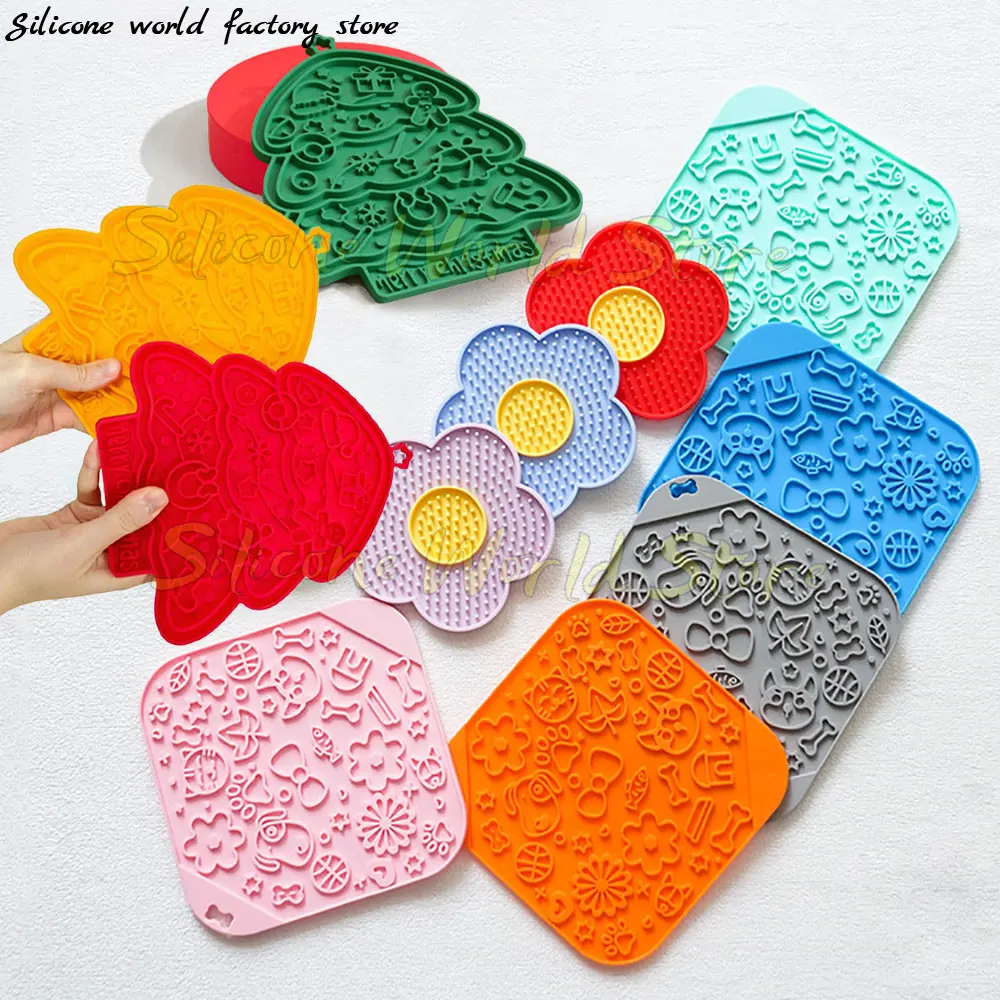 

SW Flower Shape Christmas Tree Silicone Pet Licking Pad Cat Dogs Slow Food Plate for Pet Sucker Foods Training Feeder Mat Bowl