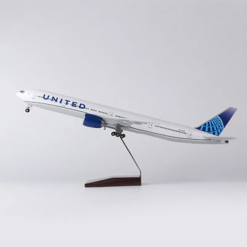 1:130 Scale Diecast Resin Model United Airlines Boeing B777 Resin Airplane With Light Collection Display Fan Gift Decoration Toy