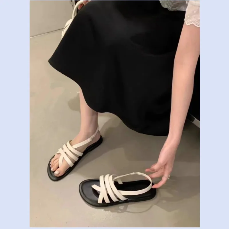 

25 year new niche French retro leather flat bottomed sandals with simple, comfortable and versatile Roman features