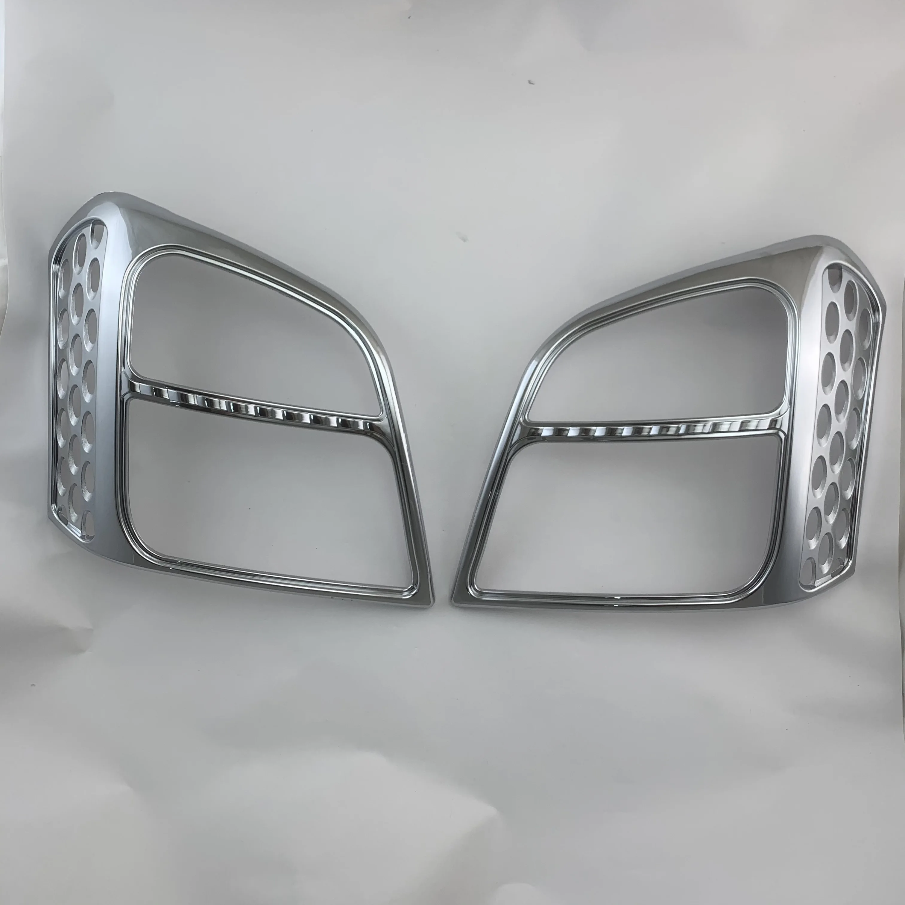 2PCS New ABS Chrome Car Accessories Plated Head Lamp Cover Trim Paste Style For ISUZU DMAX D-MAX 2003 2004 2005 2006