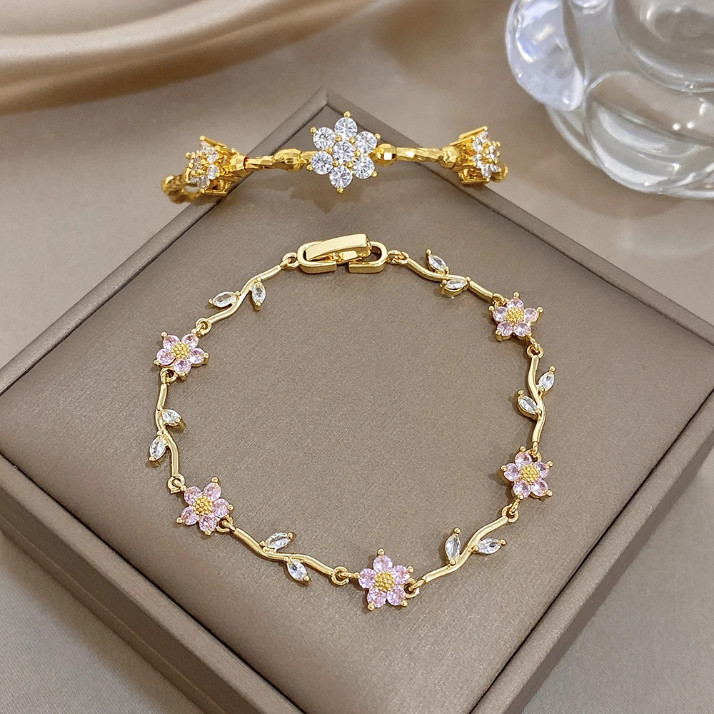AENSOA Armband in Blattform mit rosa Blumen und weißen Zirkonia-Steinen für Damen und Herren, Charm-Armband aus Edelstahl, einzigartiges Design – Detail 2
