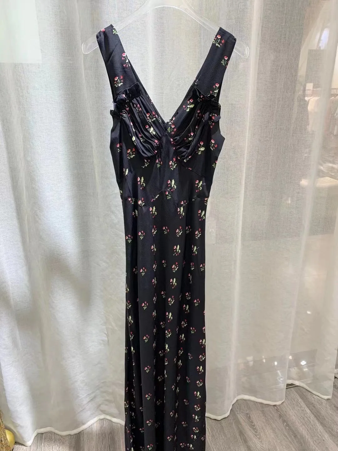 Vestido Midi de seda con estampado Floral para mujer, vestido Sexy de cintura alta con cuello en V, sin mangas, ajustado, de corte medio, 100%